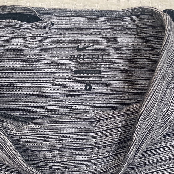 Leggings with mesh on the bottom NIKE - Picture 2 of 4